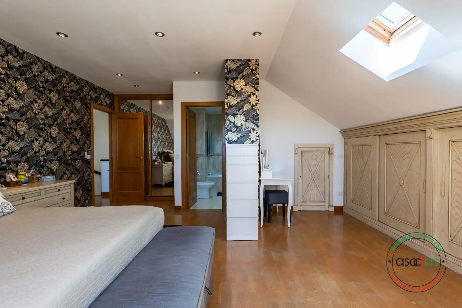 Habitación de Piso en venta en Gijón  con Calefacción, Parquet y Trastero