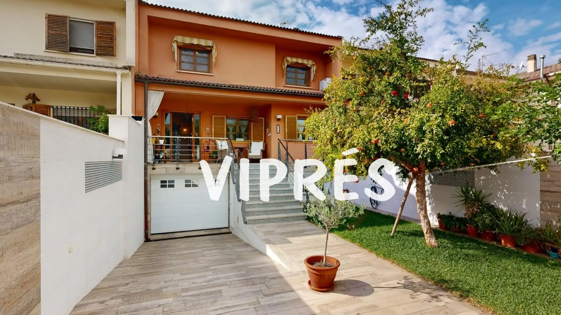 Vista exterior de Casa adosada en venta en Mérida con Calefacción