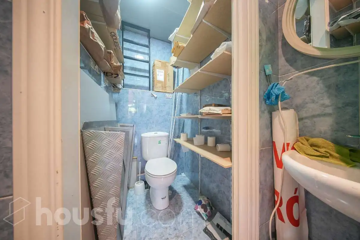 Baño de Local en venta en Madrid con Aire acondicionado