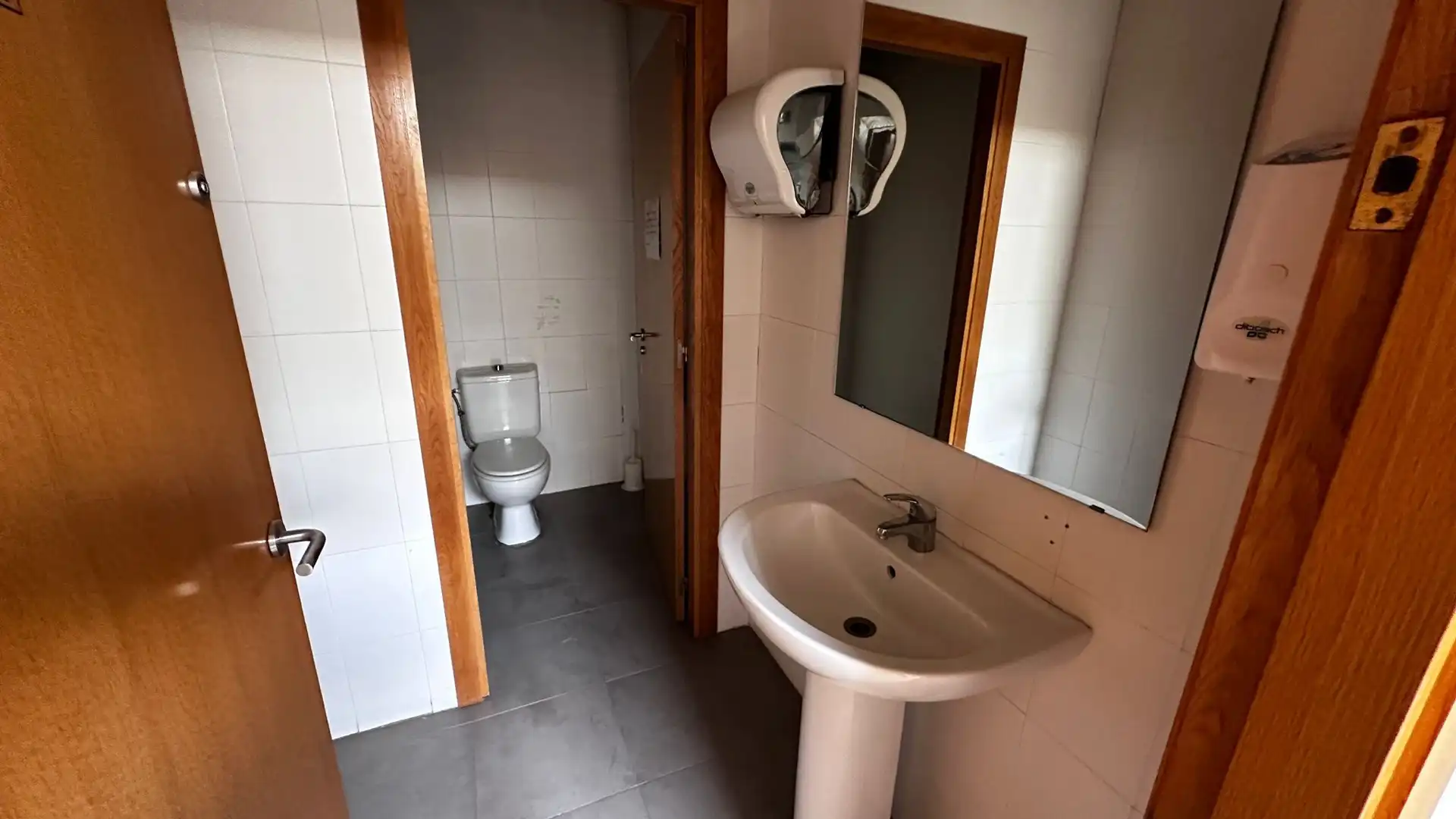 Baño de Nave industrial en venta en Riudellots de la Selva