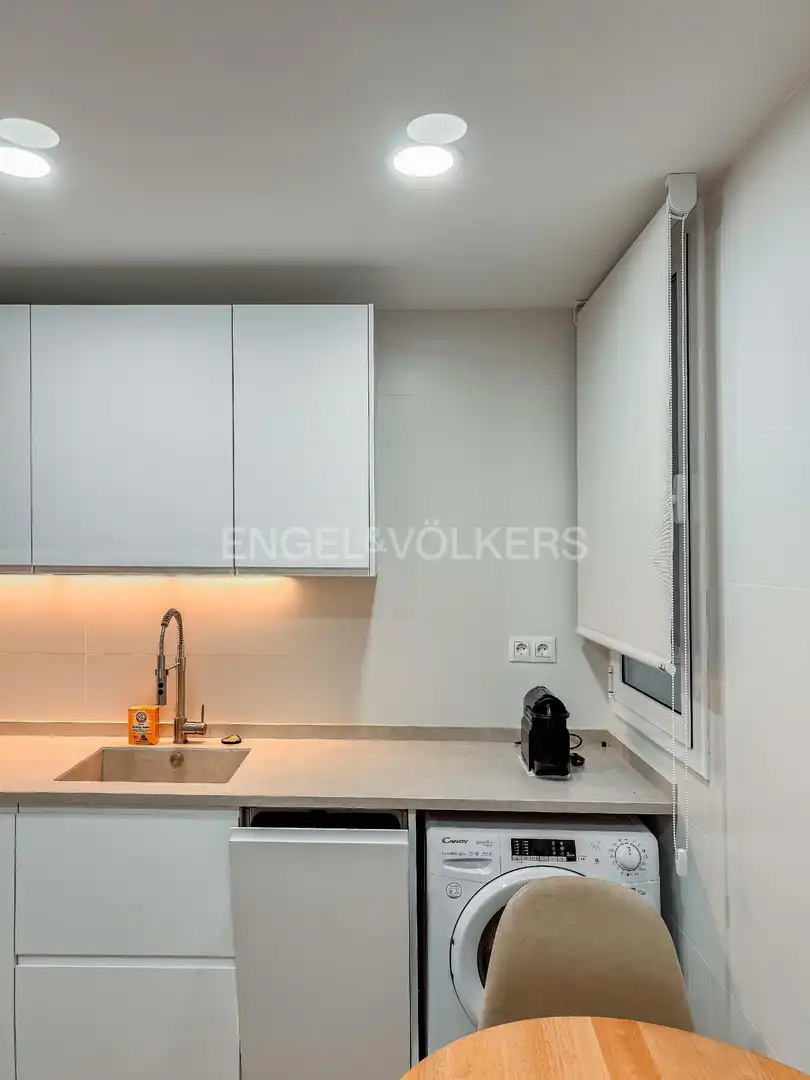 Cuina de Pis de lloguer en Barcelona amb Aire condicionat, Calefacció i Parquet