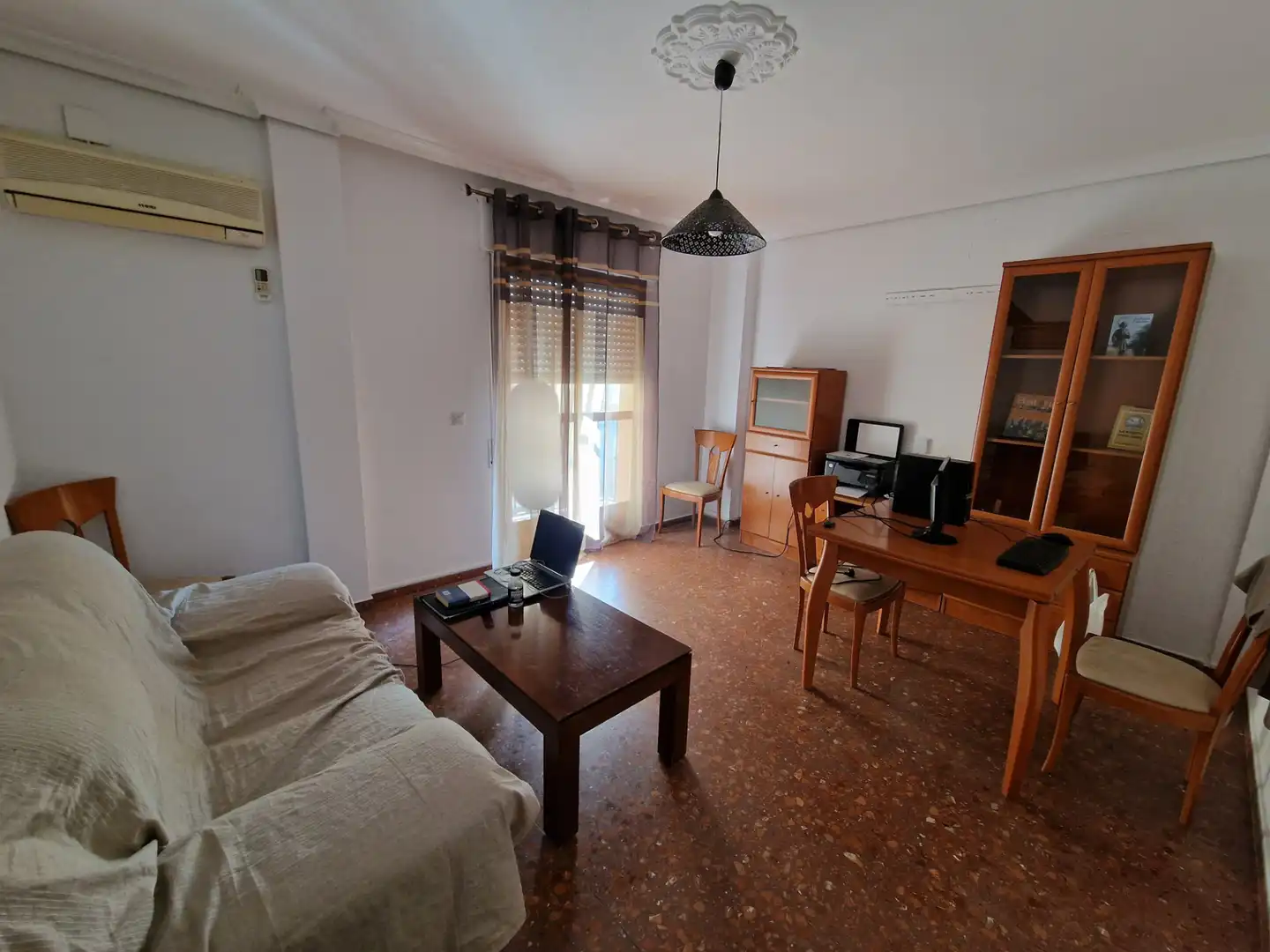 Sala de estar de Piso en venta en Fernán-Núñez con Aire acondicionado, Terraza y Trastero