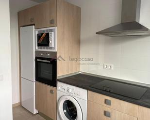 Cuina de Apartament de lloguer en León Capital  amb Calefacció i Moblat