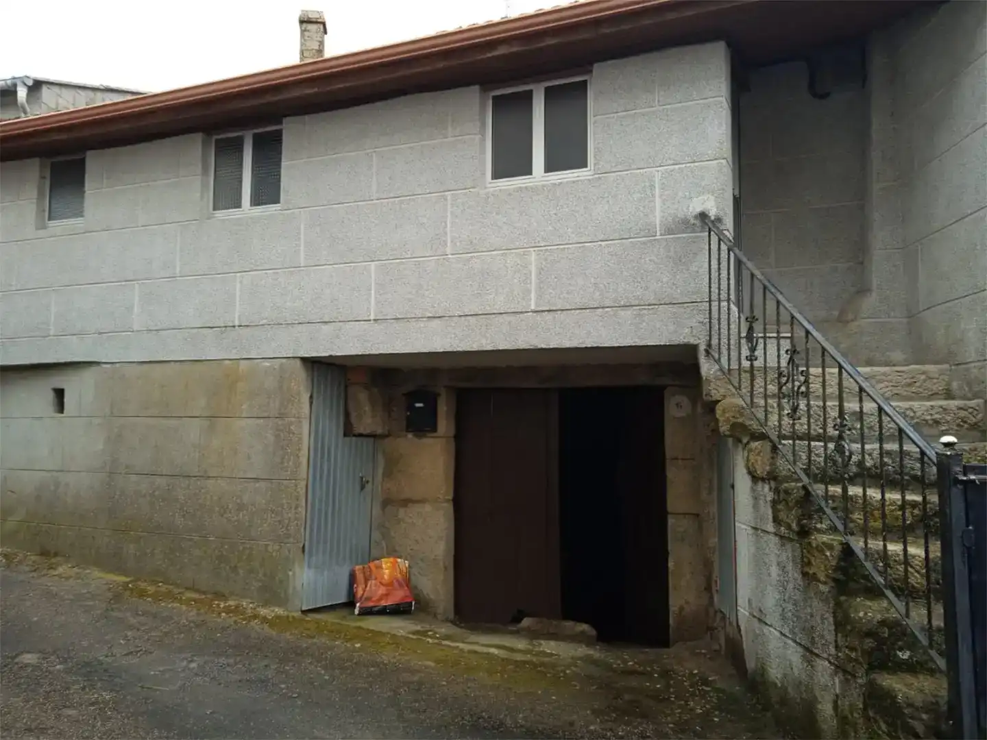 Vista exterior de Casa adosada en venda en Muíños amb Traster