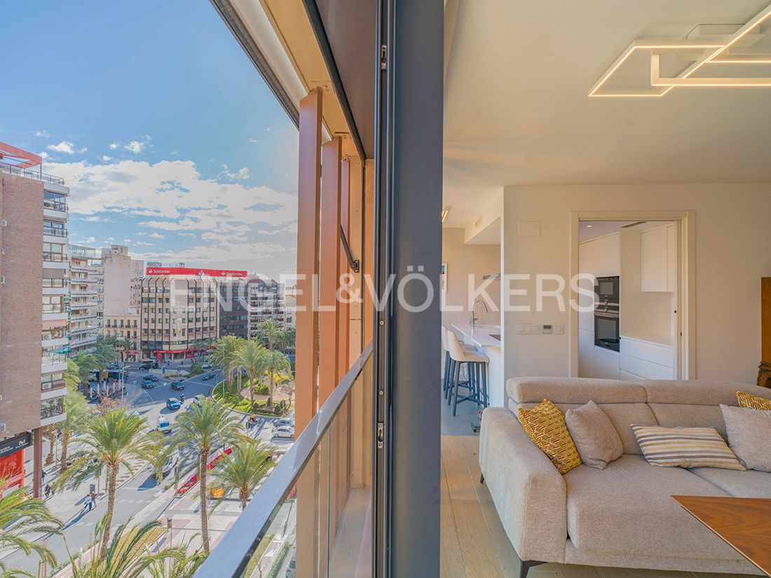 Vista exterior de Dúplex en venda en Alicante / Alacant amb Aire condicionat, Calefacció i Piscina comunitària