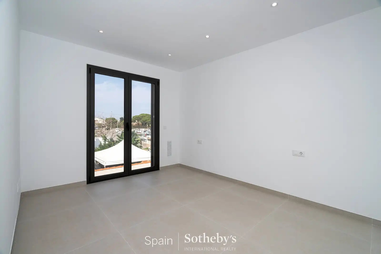 Casa pareada con piscina en venta en Carrer Requesens, imagen 12