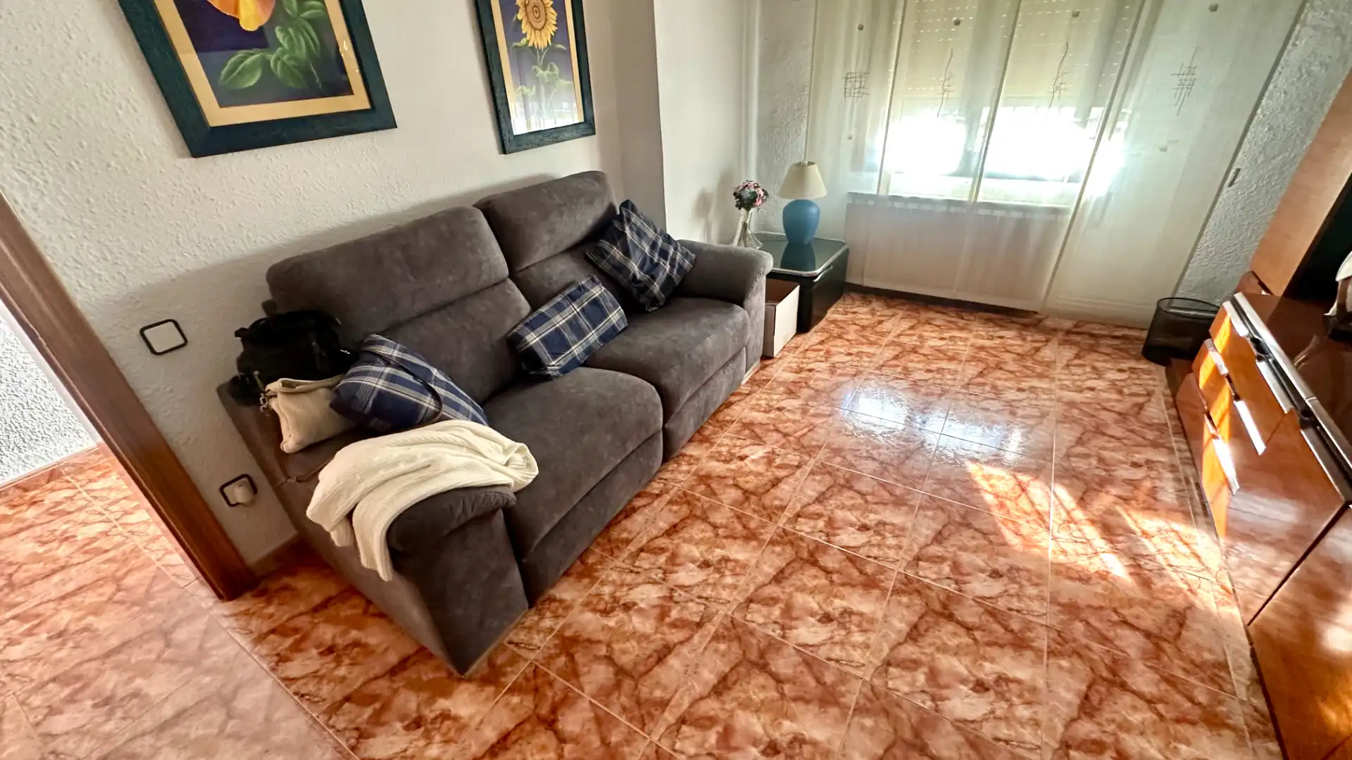 Sala de estar de Casa adosada en venta en Ripollet con Aire acondicionado, Calefacción y Terraza