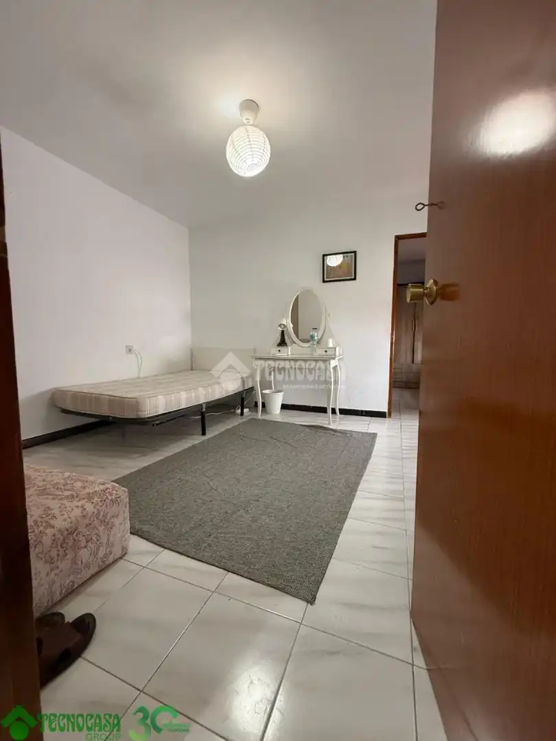 Habitación de Casa adosada en venta en Santa Cruz de la Zarza con Aire acondicionado, Alarma y Piscina comunitaria