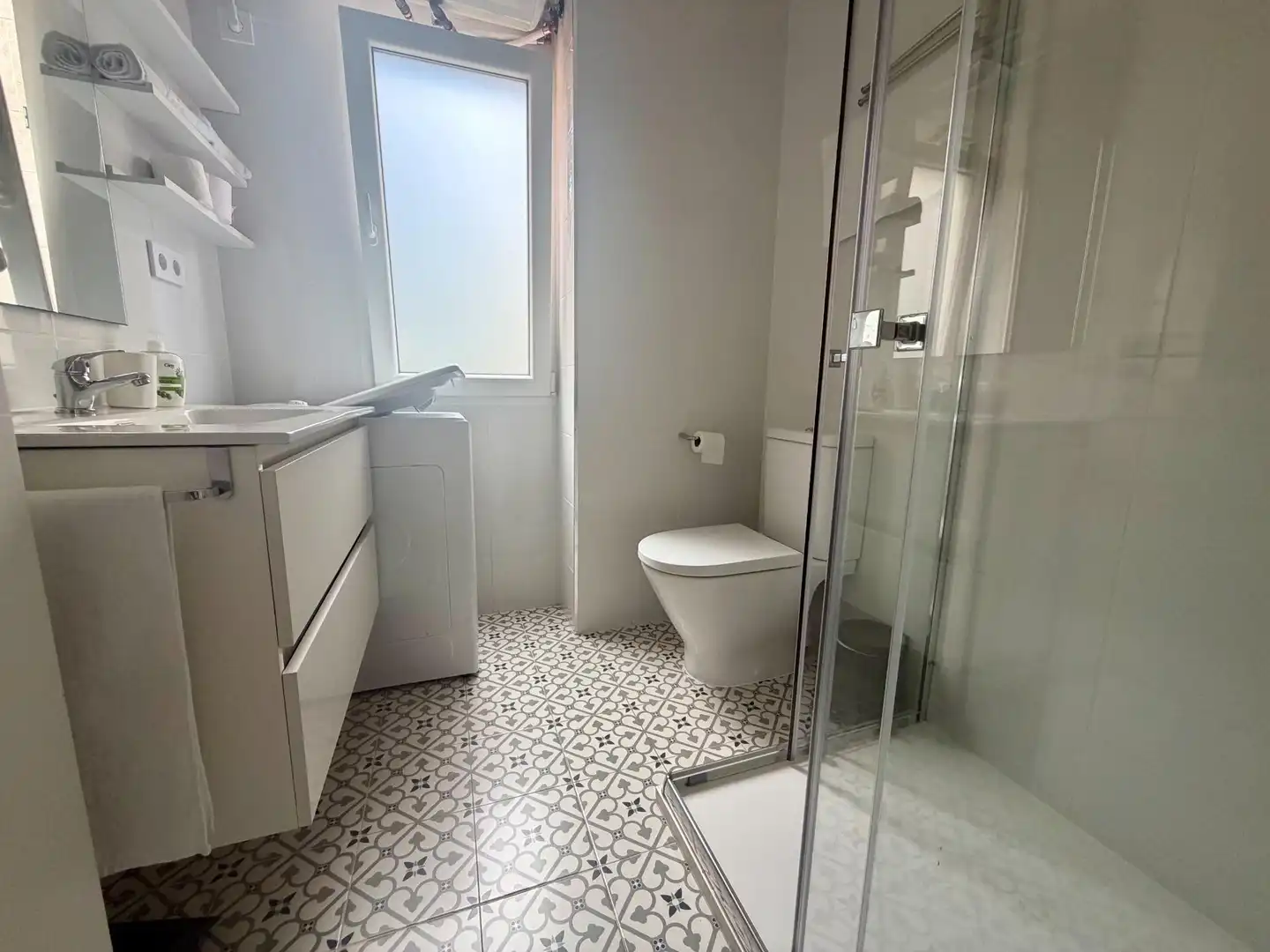 Baño de Piso de alquiler en Santander con Calefacción, Terraza y Amueblado