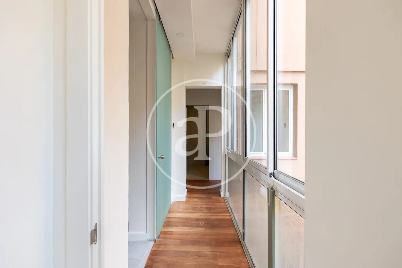 Wohnung zum Verkauf in Barcelona mit Klimaanlage, Heizung und Balkon