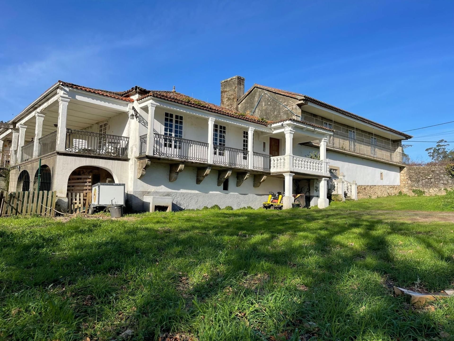Vista exterior de Finca rústica en venda en Teo amb Terrassa i Balcó