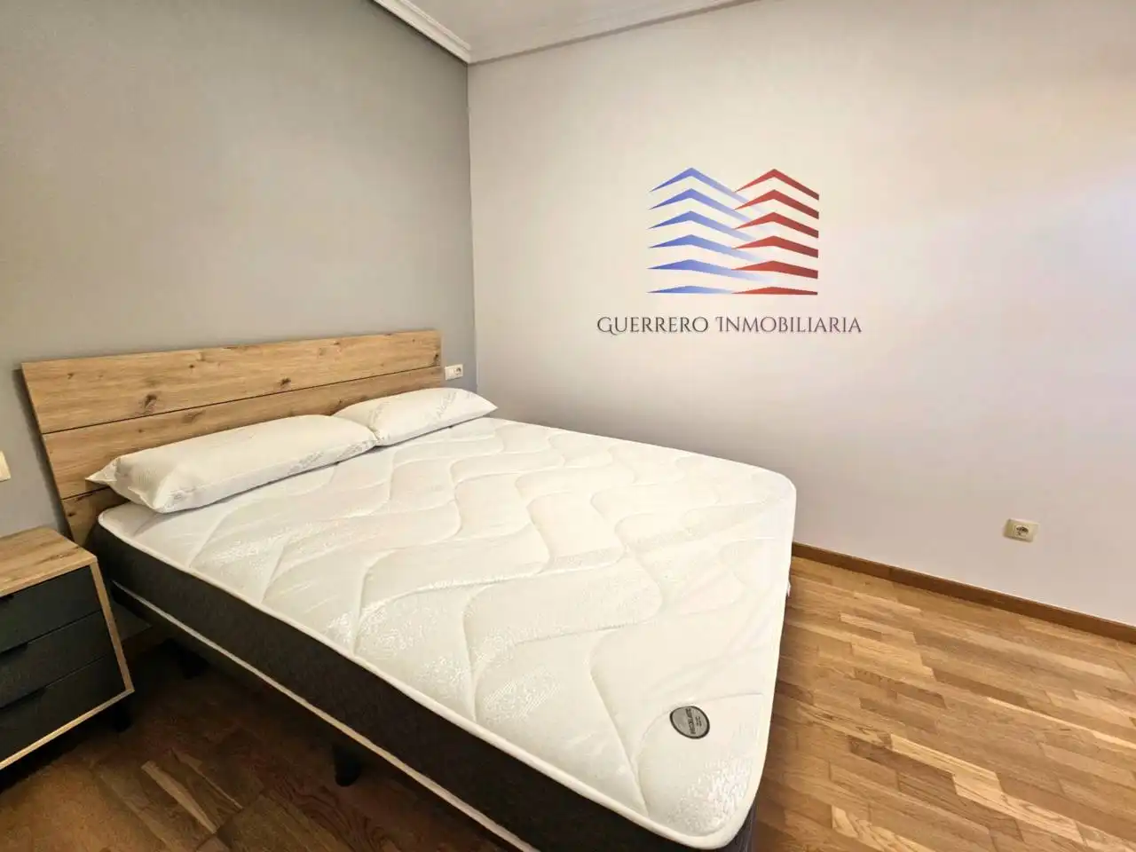 Schlafzimmer von Maisonette zur Miete in Ourense Capital  mit Heizung, Parkett und Möbliert