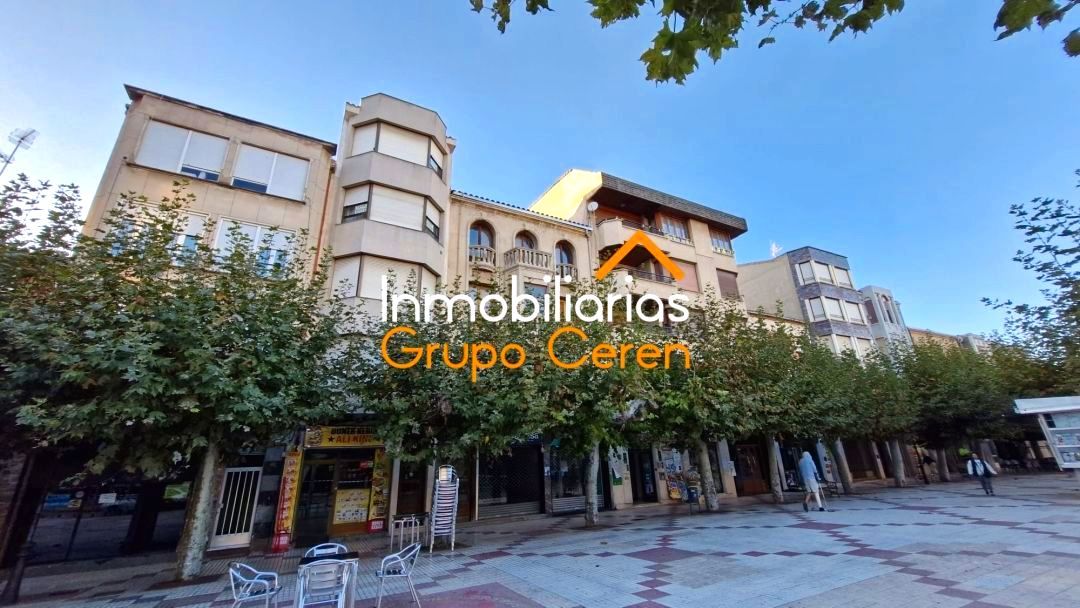 Vista exterior de Piso en venta en Santo Domingo de la Calzada con Calefacción y Balcón