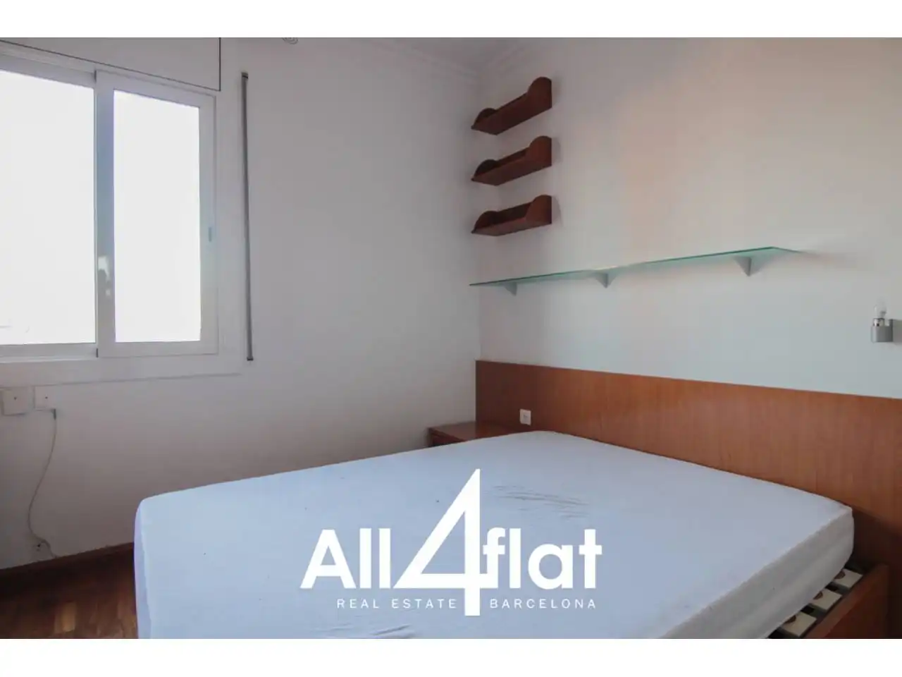 Schlafzimmer von Dachboden zur Miete in Barcelona mit Klimaanlage, Parkett und Terrasse