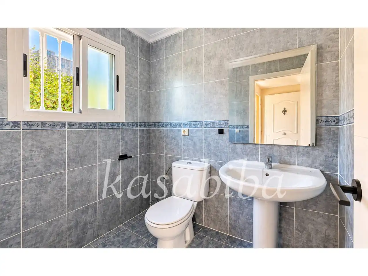 Baño de Casa o chalet en venta en Chiva con Jardín privado, Terraza y Piscina