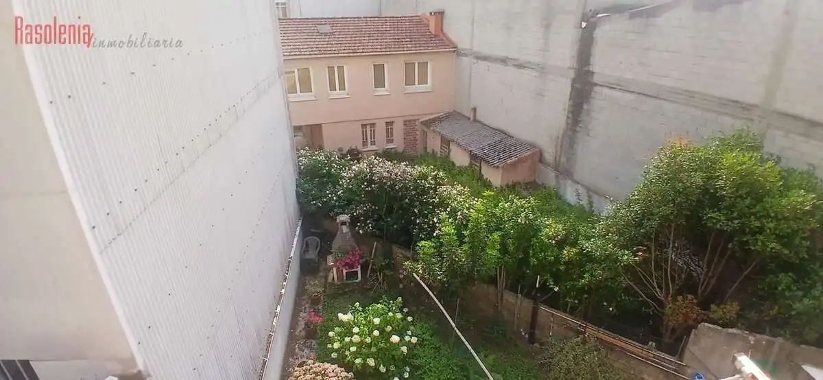Jardín de Piso en venta en Cambre  con Calefacción, Trastero y Amueblado
