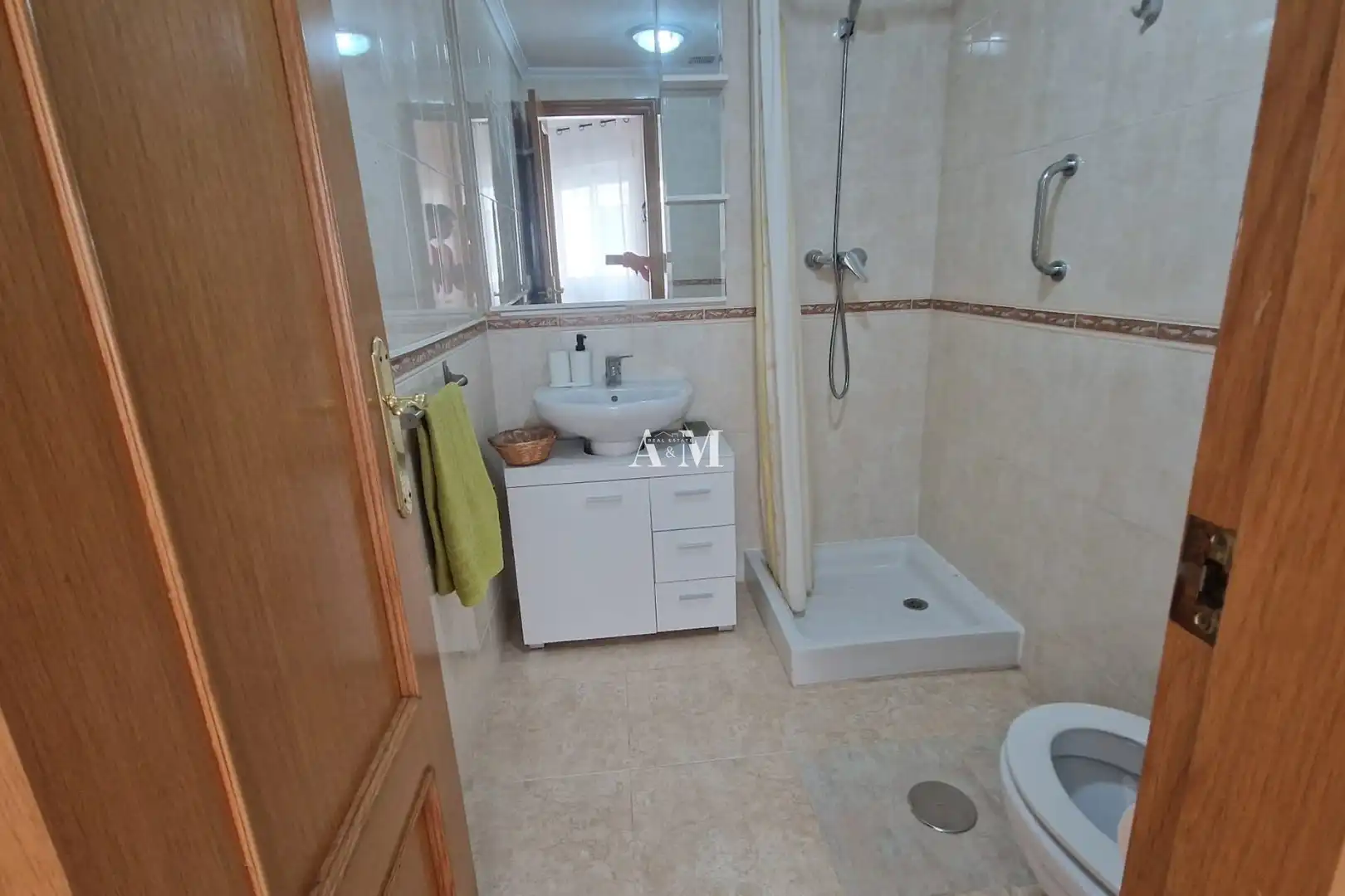 Badezimmer von Wohnung zur Miete in Torrevieja mit Klimaanlage, Heizung und Terrasse