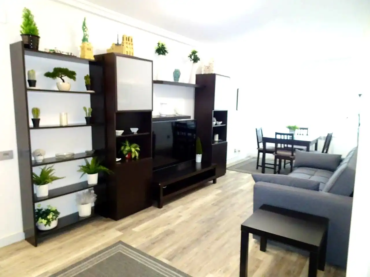 Living room of Flat for rent in Gijón   with Heating, Parquet flooring and Furnished