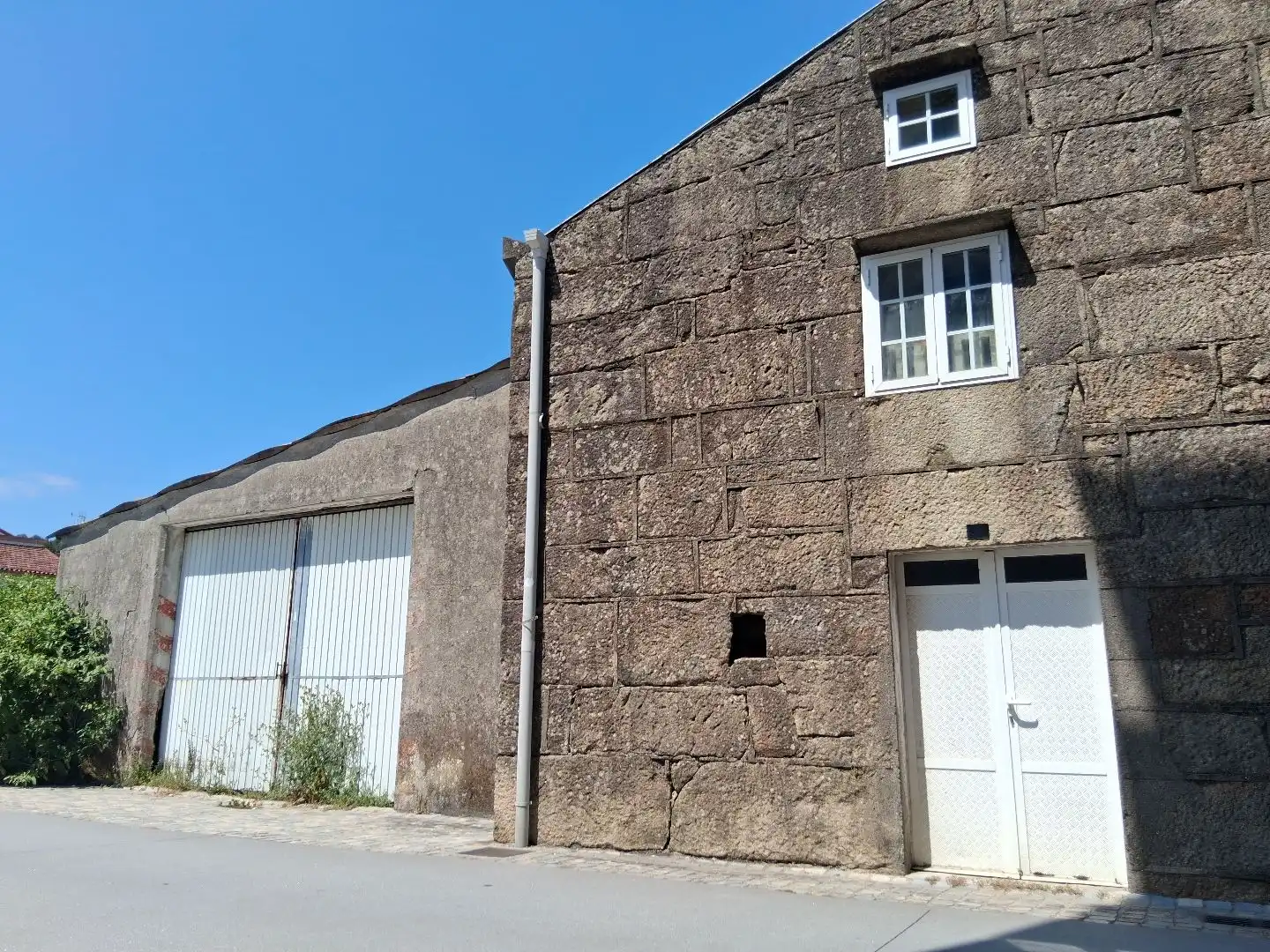 Vista exterior de Local de lloguer en Poio