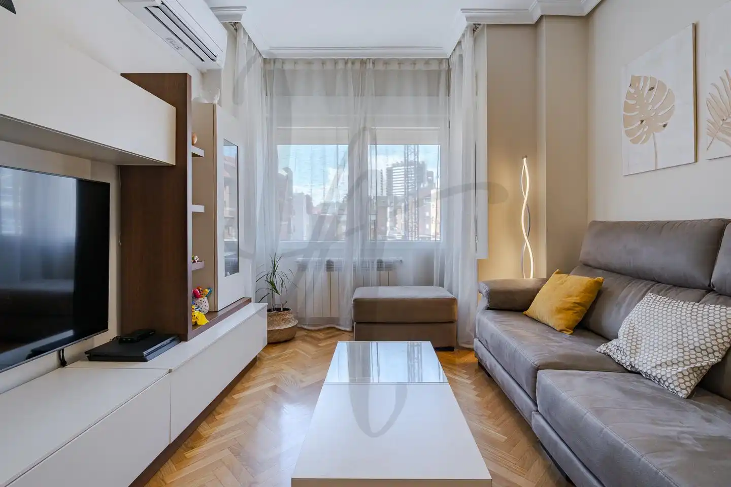 Wohnzimmer von Wohnung zum Verkauf in Madrid mit Klimaanlage, Heizung und Parkett