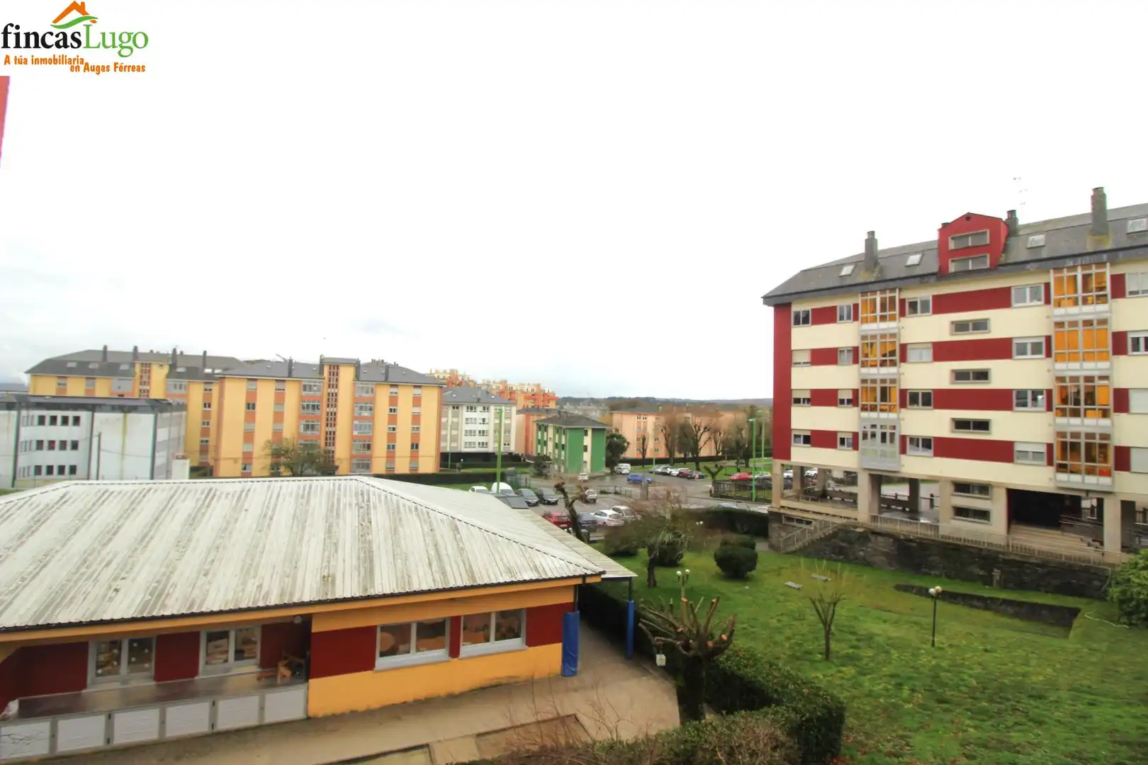 Vista exterior de Pis en venda en Lugo amb Calefacció, Parquet i Traster