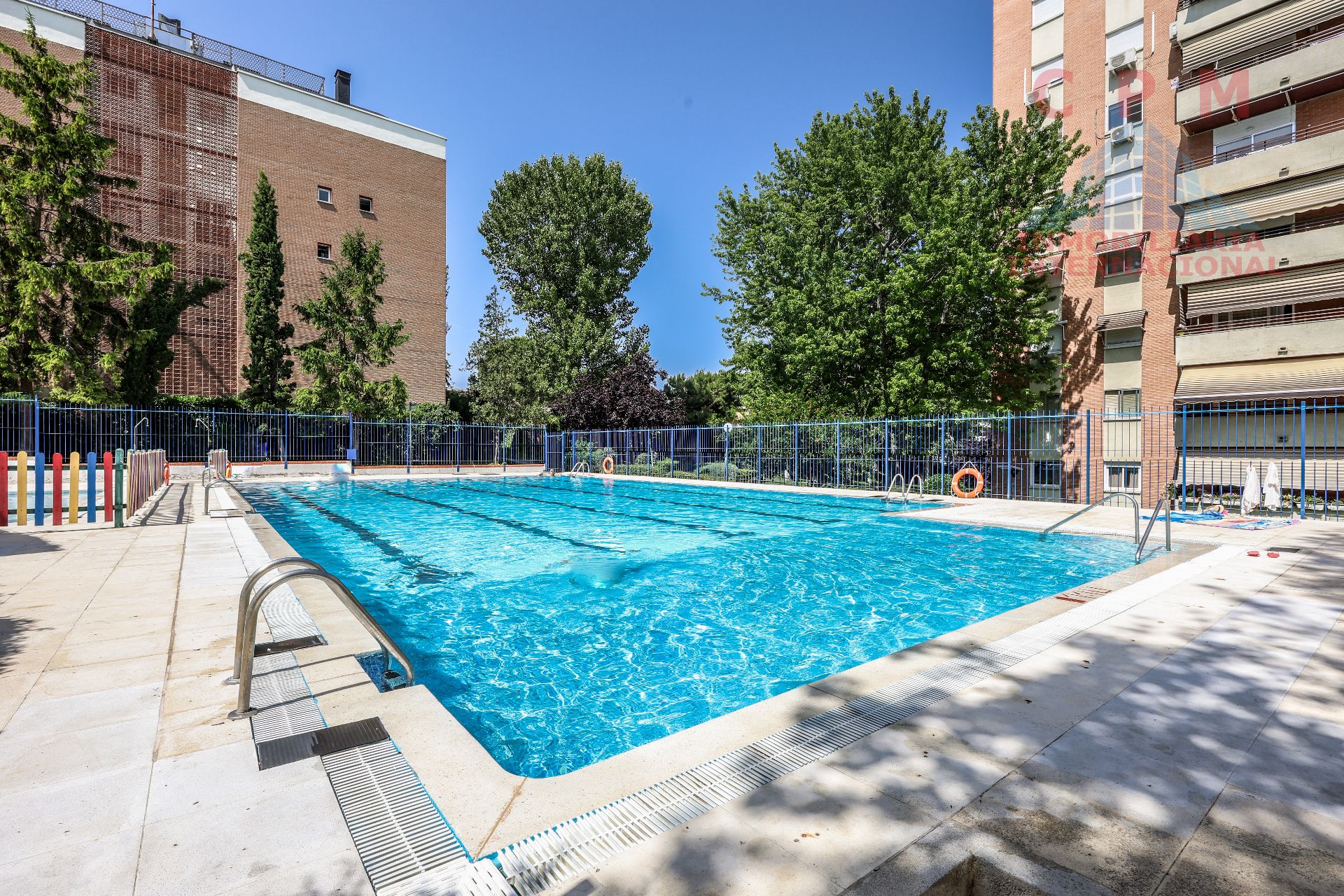 Swimming pool of Flat to rent in  Madrid Capital  with Air Conditioner, Heating and Parquet flooring