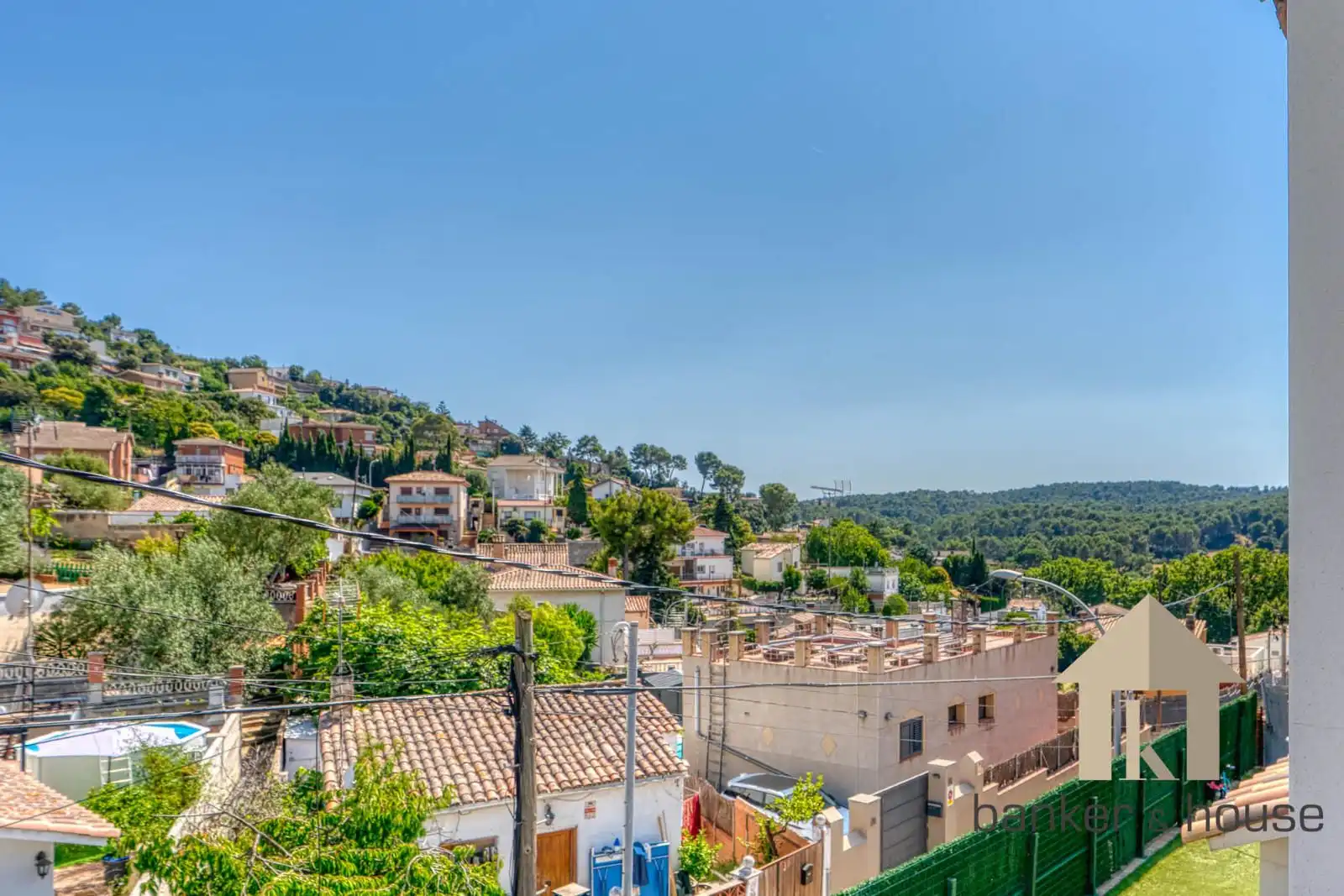 Vista exterior de Casa adosada en venta en Cerdanyola del Vallès con Aire acondicionado, Jardín privado y Terraza