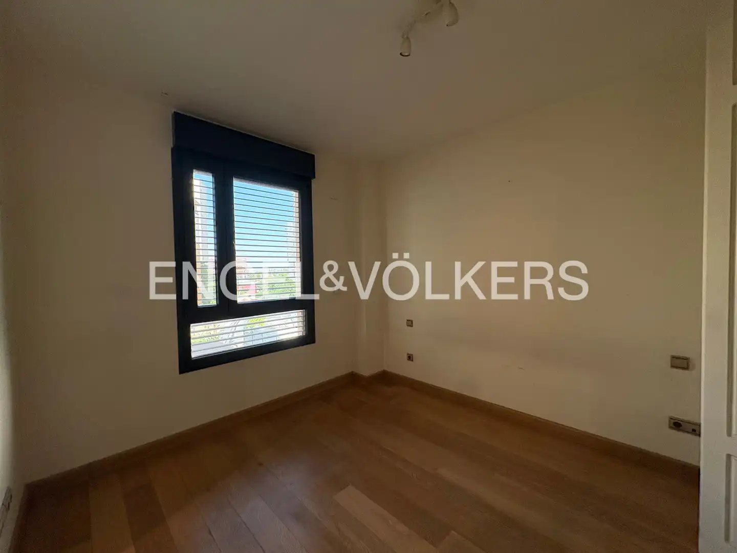 Bedroom of Flat for rent in Sevilla  with Air Conditioner, Heating and Private garden