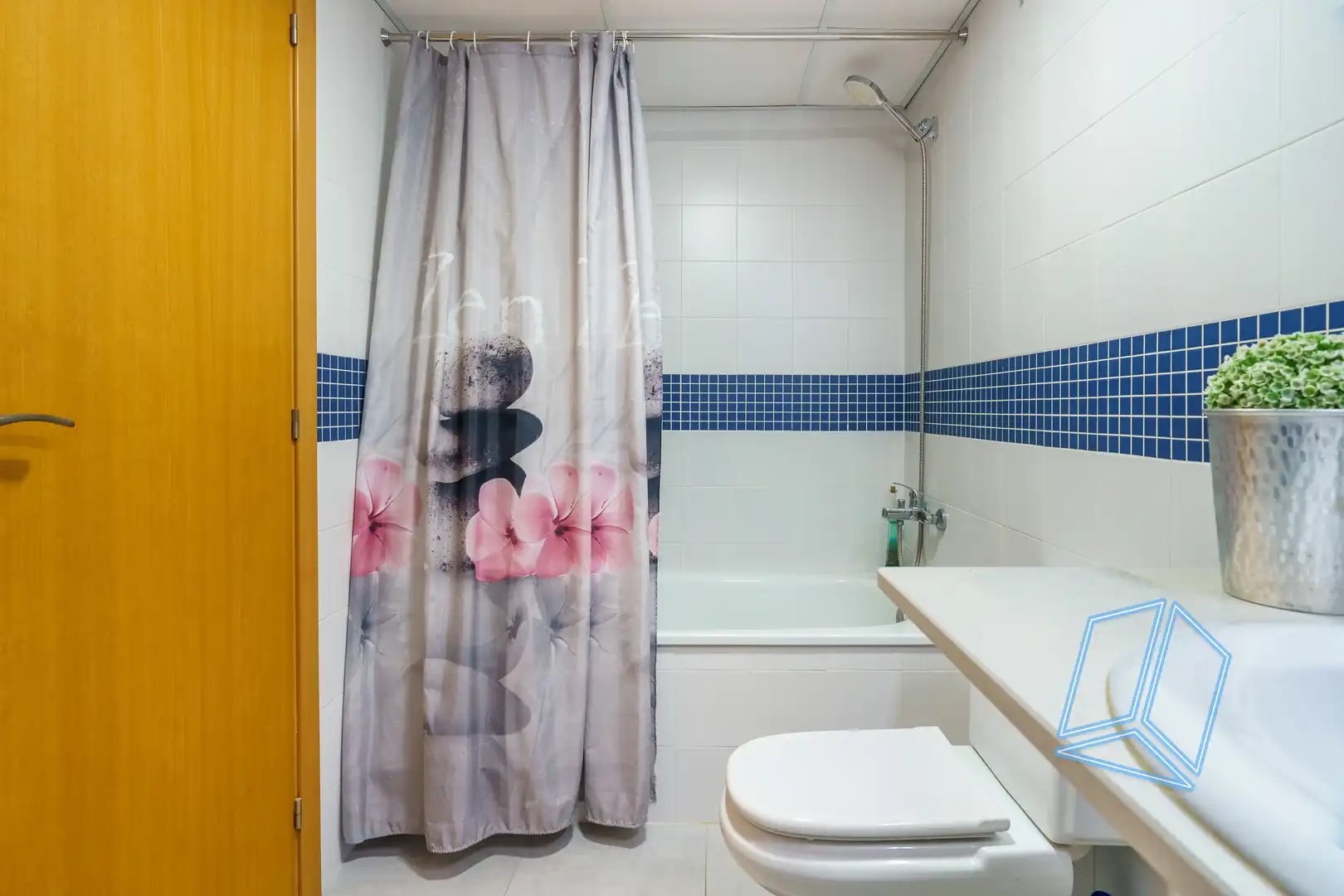 Baño de Piso en venta en Creixell con Calefacción, Terraza y Piscina