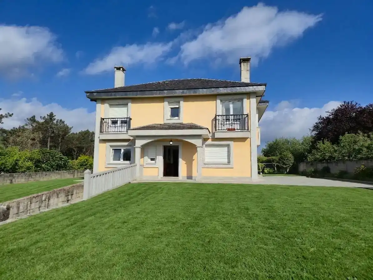 Vista exterior de Piso en venta en Carballo con Piscina y Balcón