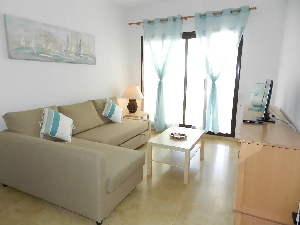 Sala d'estar de Apartament en venda en Manilva amb Aire condicionat, Terrassa i Traster