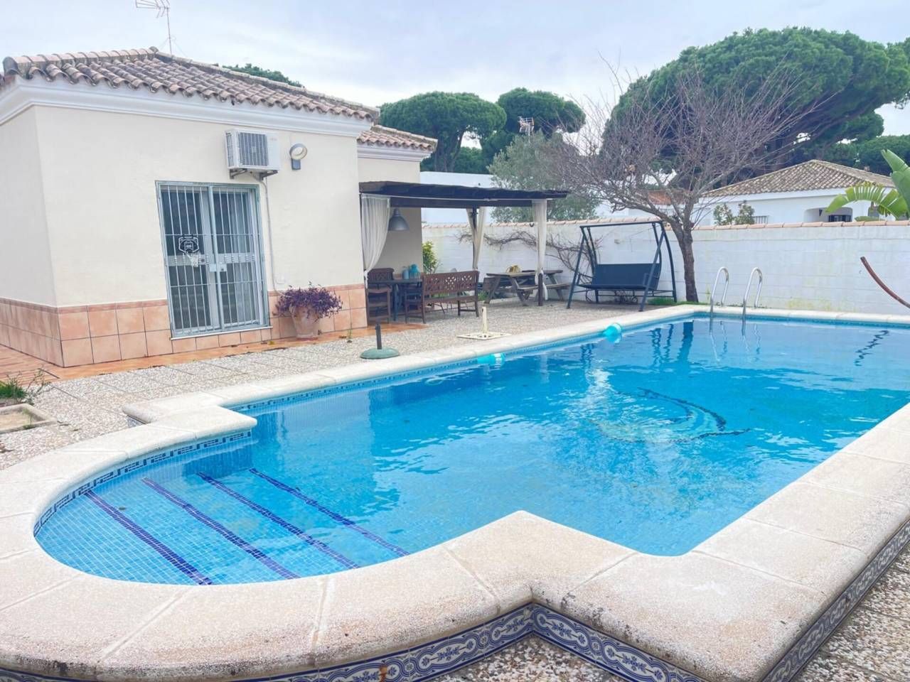 Piscina de Casa o xalet en venda en Chiclana de la Frontera amb Aire condicionat, Jardí privat i Piscina