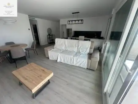 Sala de estar de Piso de alquiler en Elche / Elx con Aire acondicionado, Piscina y Amueblado
