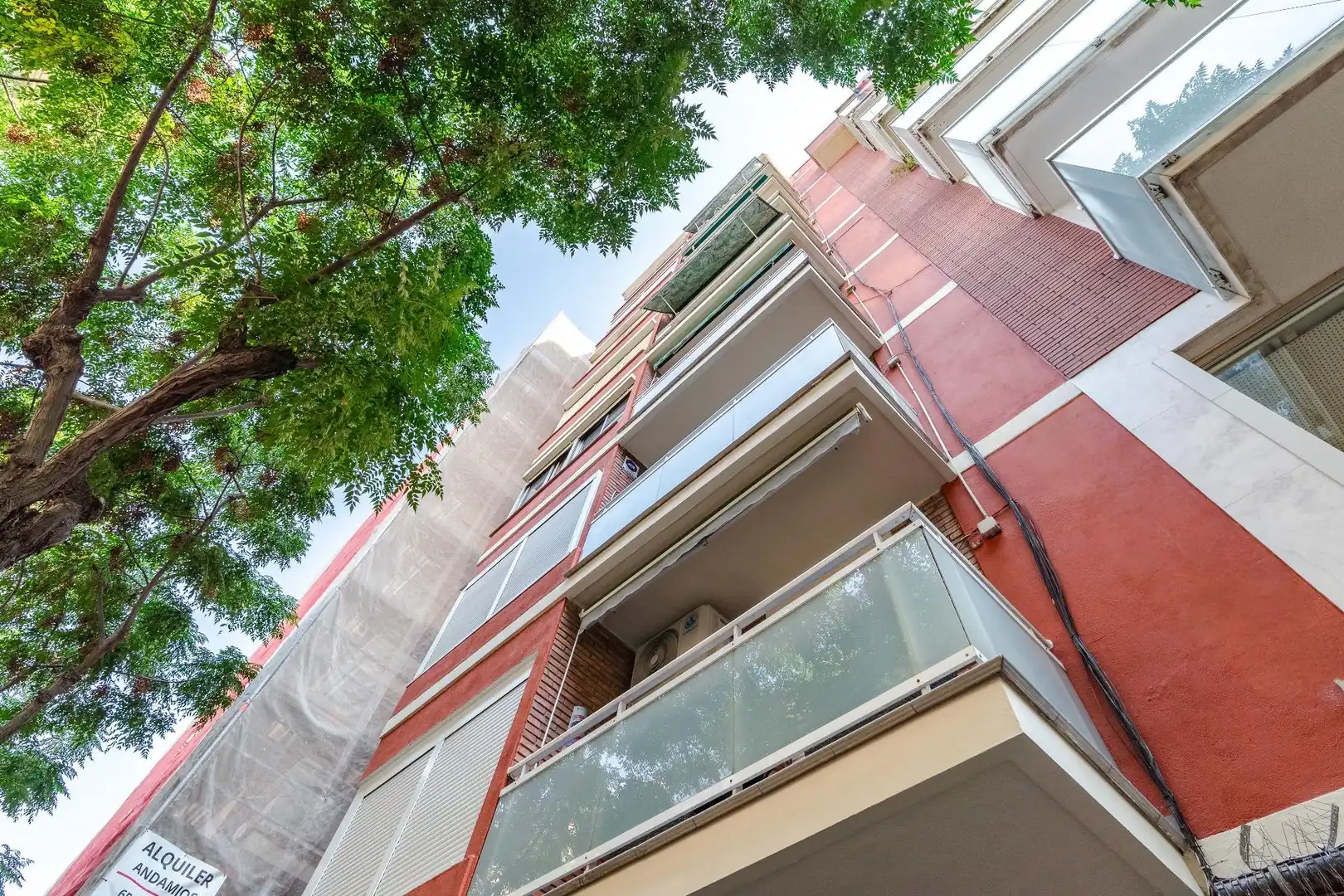 Außenansicht von Wohnung zum Verkauf in Tarragona mit Klimaanlage und Balkon