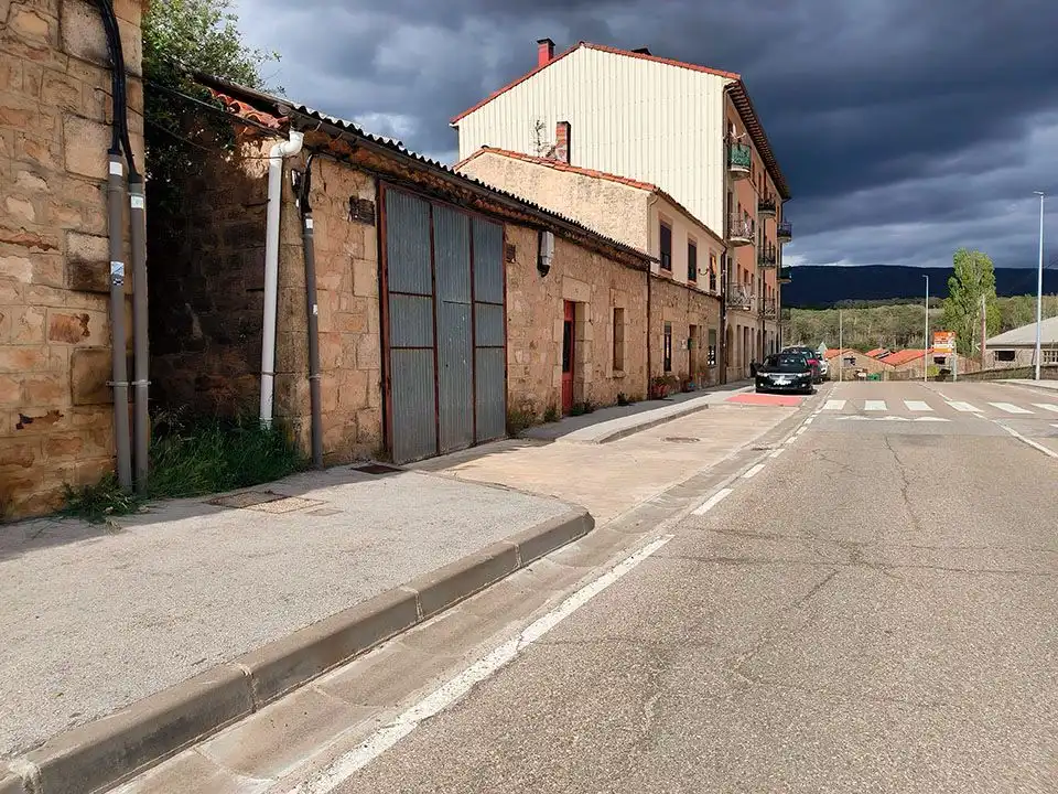 Außenansicht von Fabrikhallen zum Verkauf in Quintanar de la Sierra