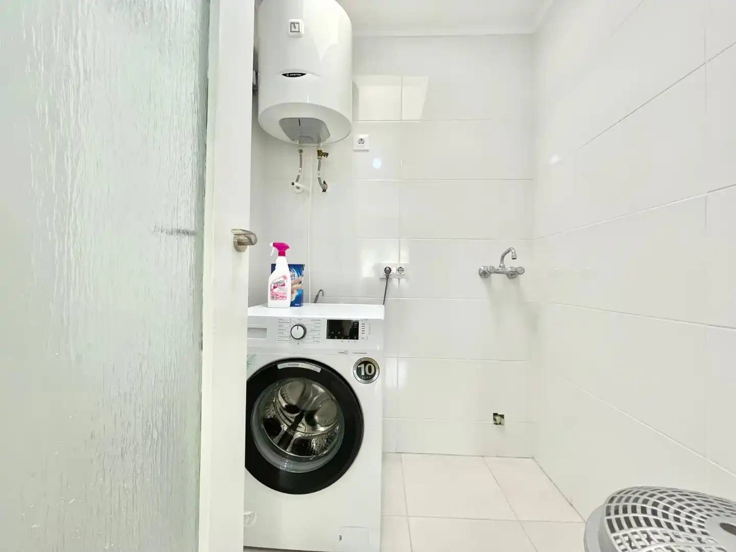 Bany de Apartament de lloguer en Torrevieja amb Aire condicionat, Calefacció i Terrassa