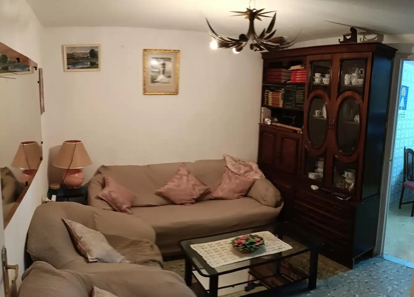Sala d'estar de Casa o xalet en venda en Sabiñán amb Jardí privat, Terrassa i Moblat