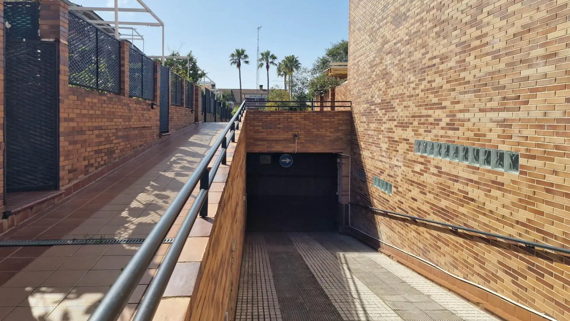 Casa adosada en venda en Badajoz amb Aire condicionat, Jardí privat i Terrassa
