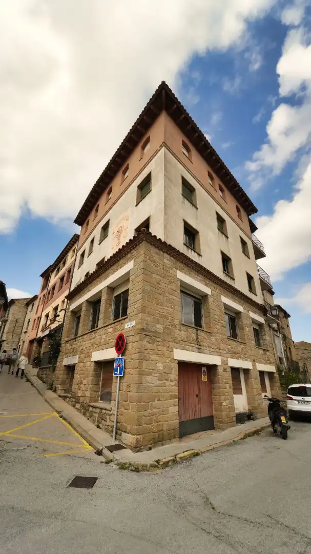 Außenansicht von Gebäude zum Verkauf in Castellterçol
