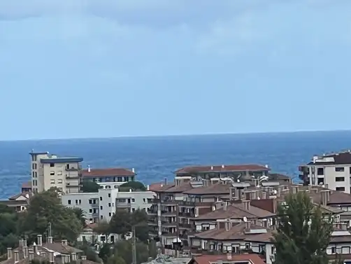 Vista exterior de Apartament en venda en Mungia amb Calefacció, Moblat i Forn
