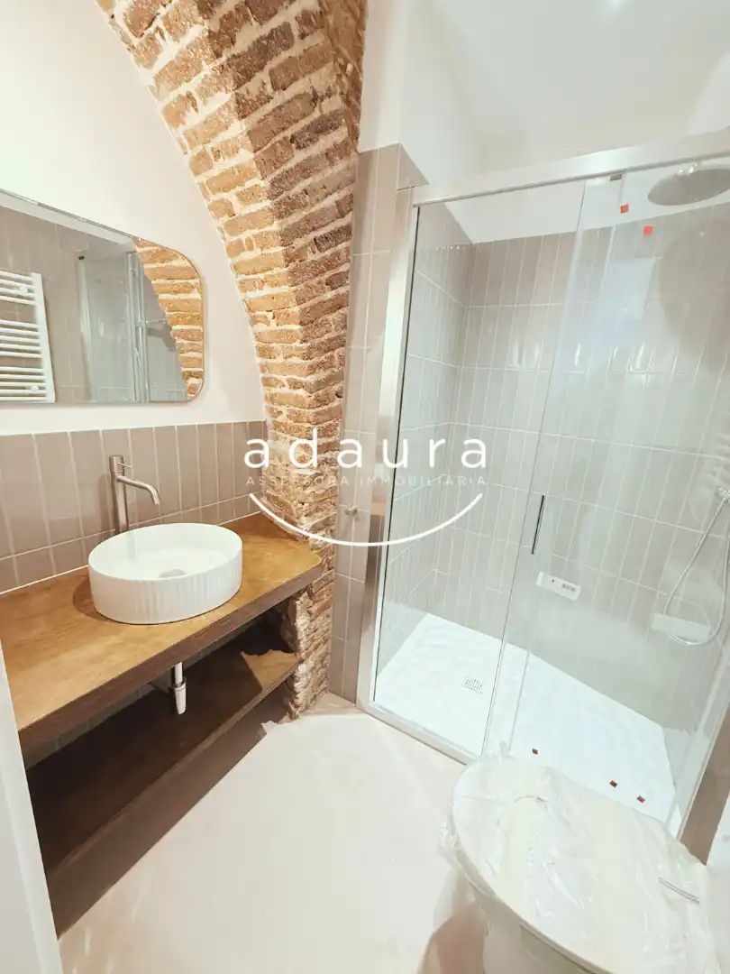 Bathroom of Ground floor for rent in Mataró  with Air Conditioner, Heating and Oven