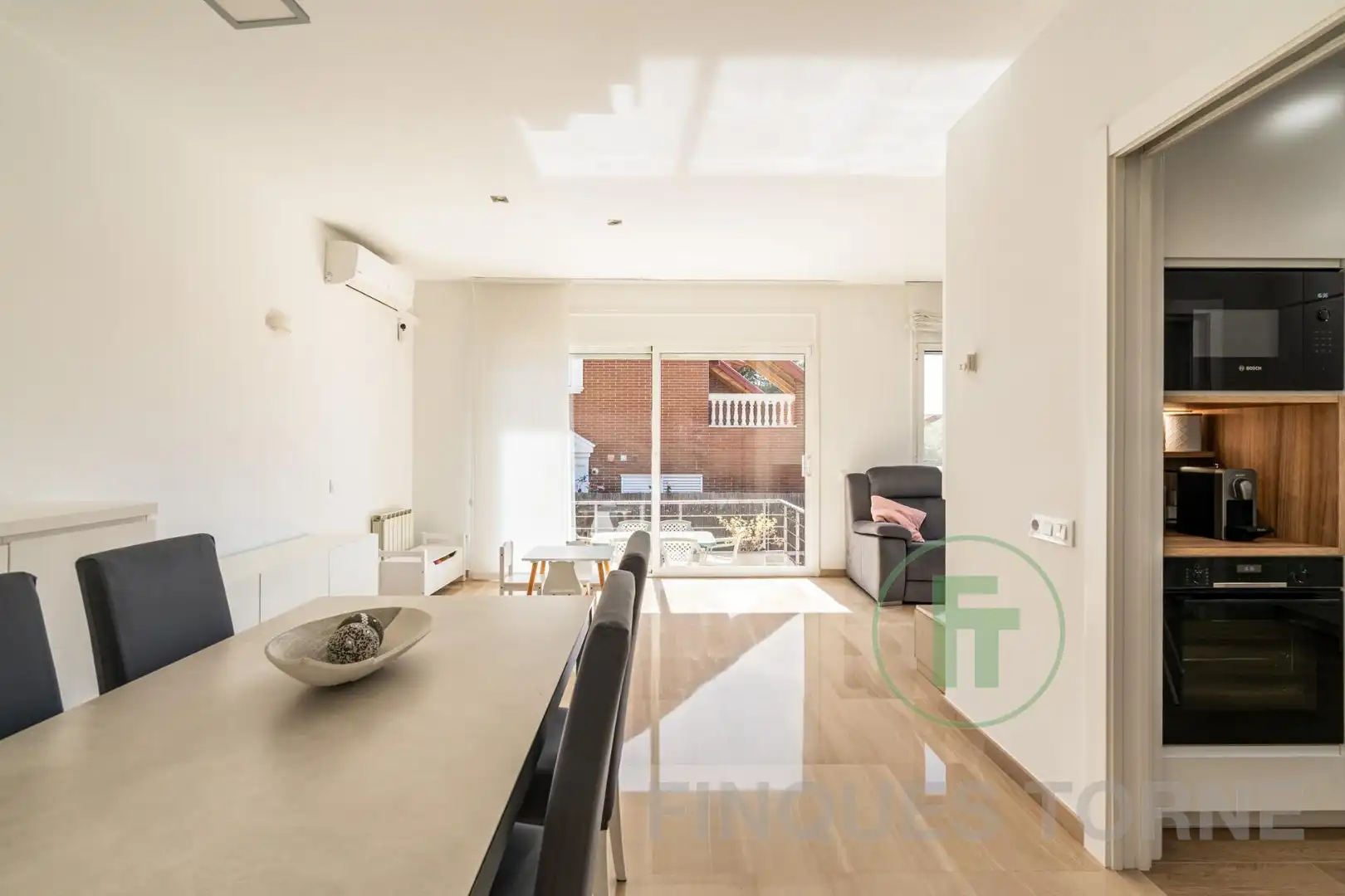 Cuina de Casa o xalet en venda en Montcada i Reixac amb Aire condicionat, Jardí privat i Parquet