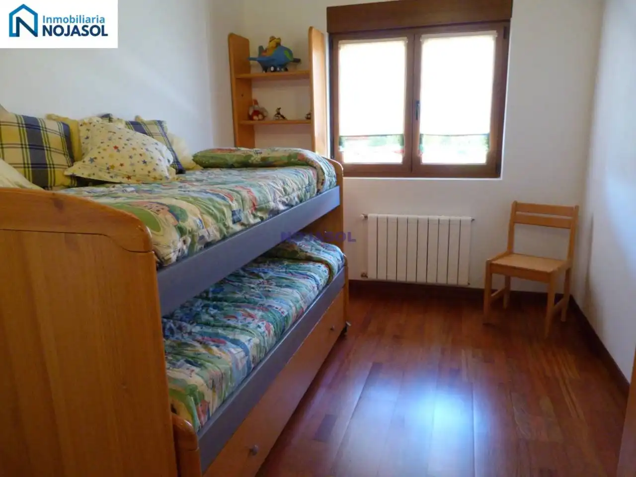 Schlafzimmer von Einfamilien-Reihenhaus zum Verkauf in Bareyo mit Heizung, Terrasse und Möbliert
