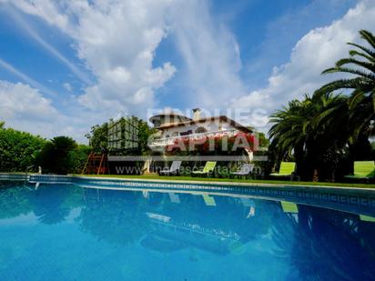 Vista exterior de Casa o xalet en venda en Mont-roig del Camp amb Terrassa, Piscina i Balcó