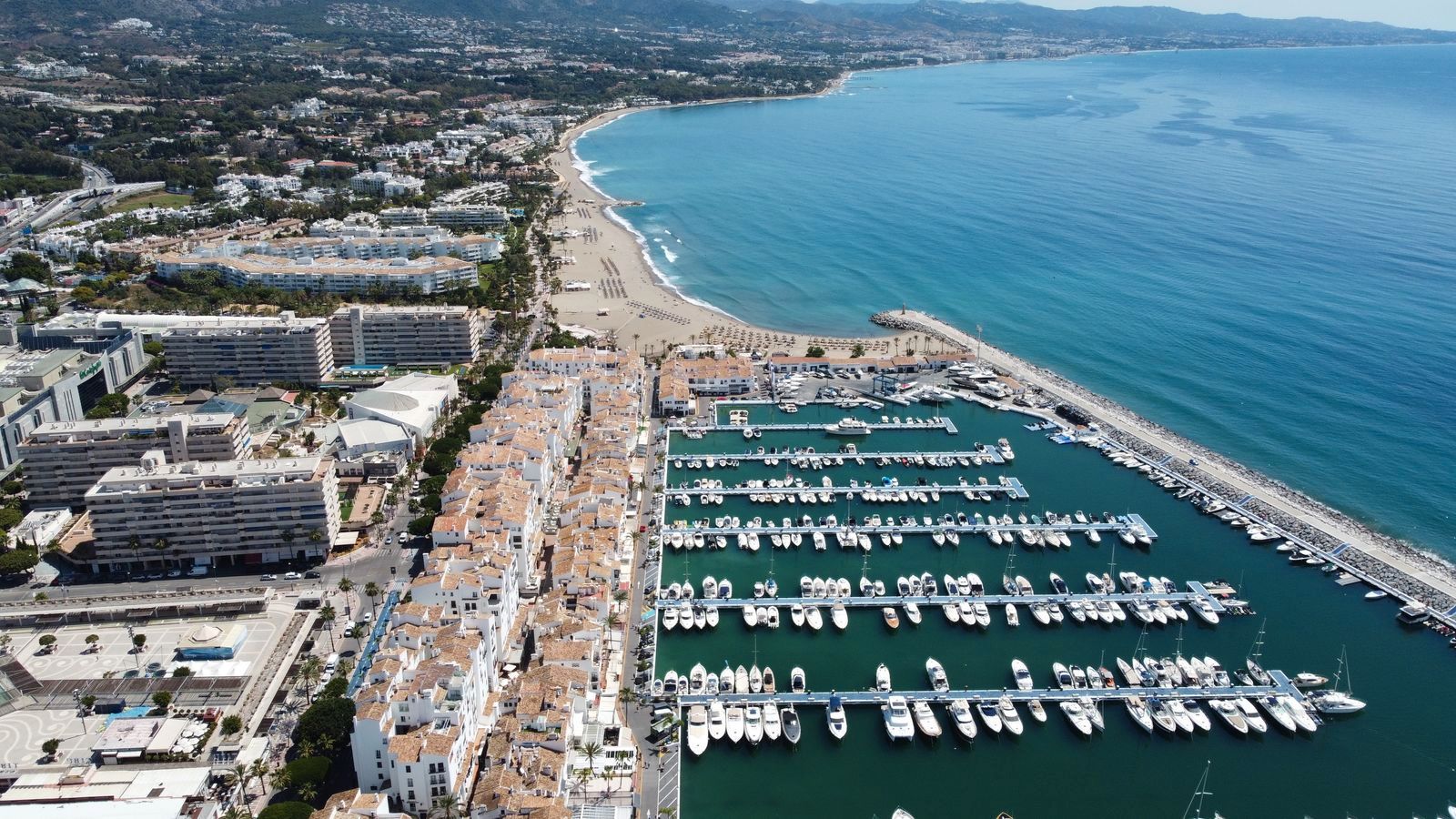 Exterior view of Flat for sale in Marbella  with Air Conditioner, Terrace and Furnished