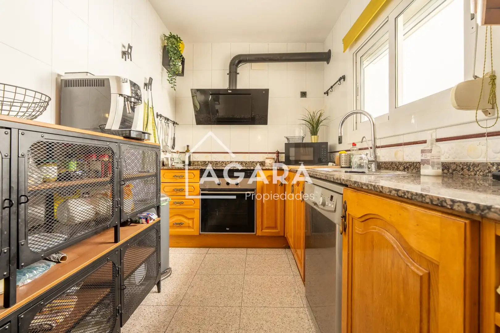 Cuina de Pis en venda en Cornellà de Llobregat amb Calefacció