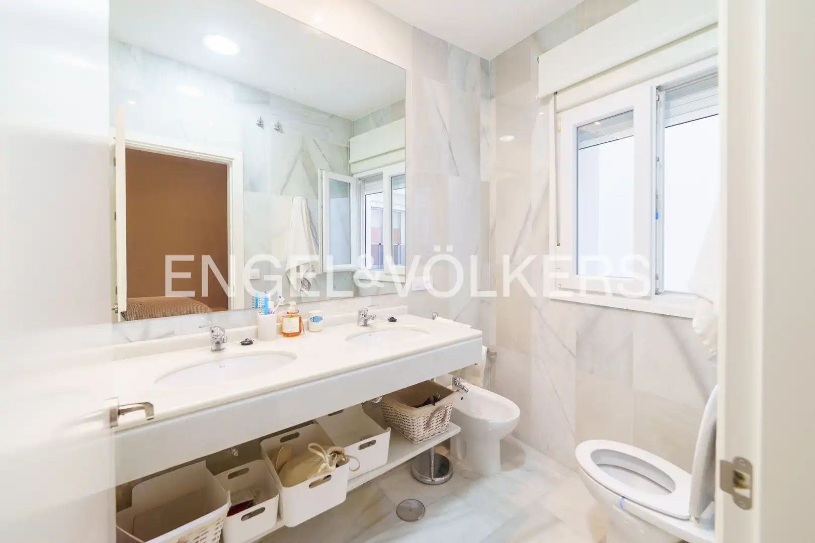 Badezimmer von Wohnung zum Verkauf in Cádiz mit Heizung und Balkon