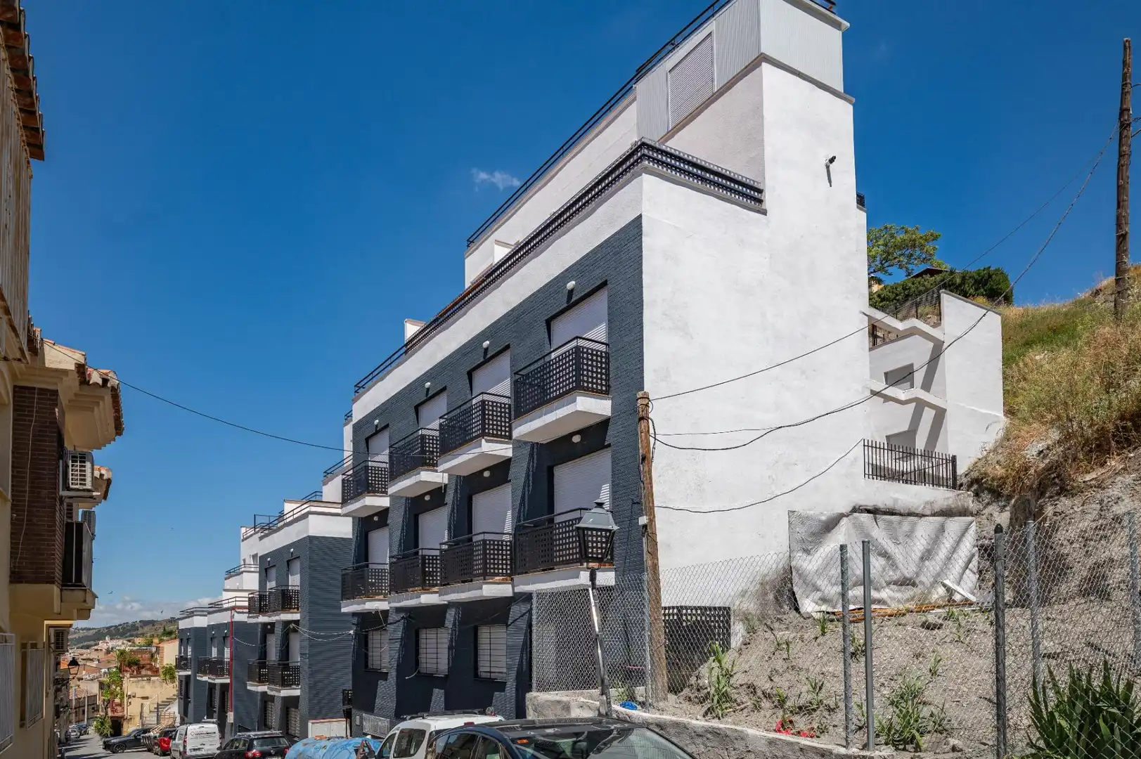 Vista exterior de Pis en venda en Cenes de la Vega amb Calefacció, Balcó i Piscina comunitària