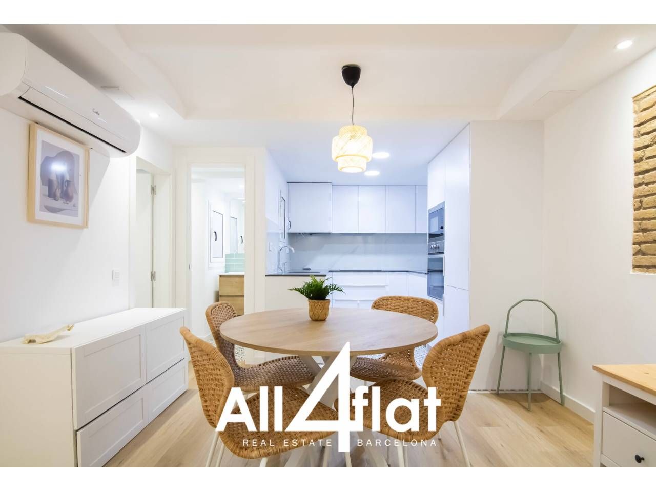 Vista exterior de Pis en venda en  Barcelona Capital amb Aire condicionat, Moblat i Alarma