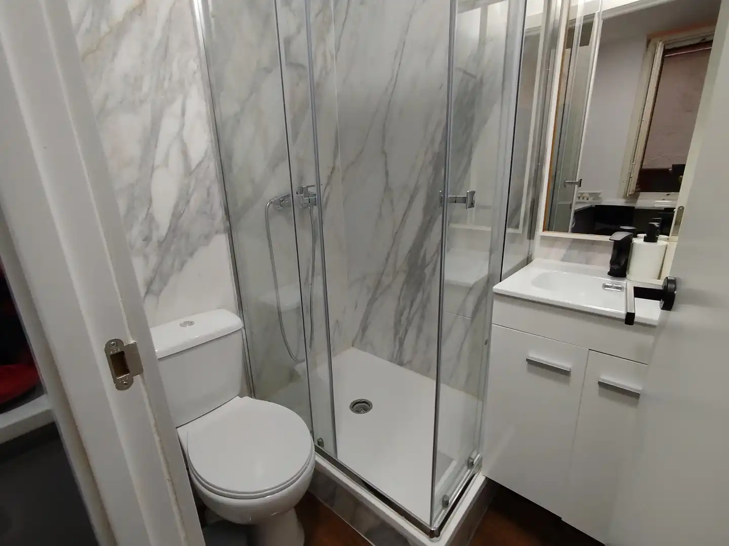 Bathroom of Flat for share in Madrid  with Air Conditioner, Heating and Furnished